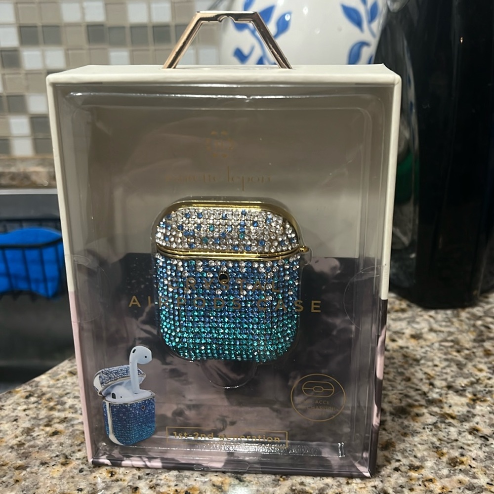 NWOT Crystal AirPods case
